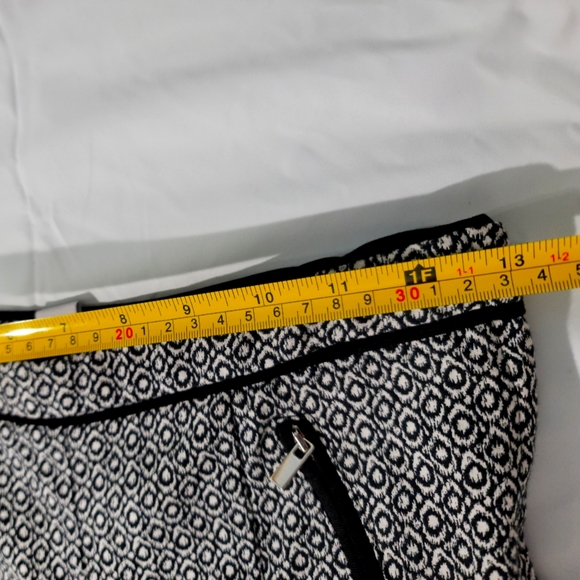 H&M Women's White And Black Design Pull On Pants Side and Front Zip Size 4 - Picture 6 of 12